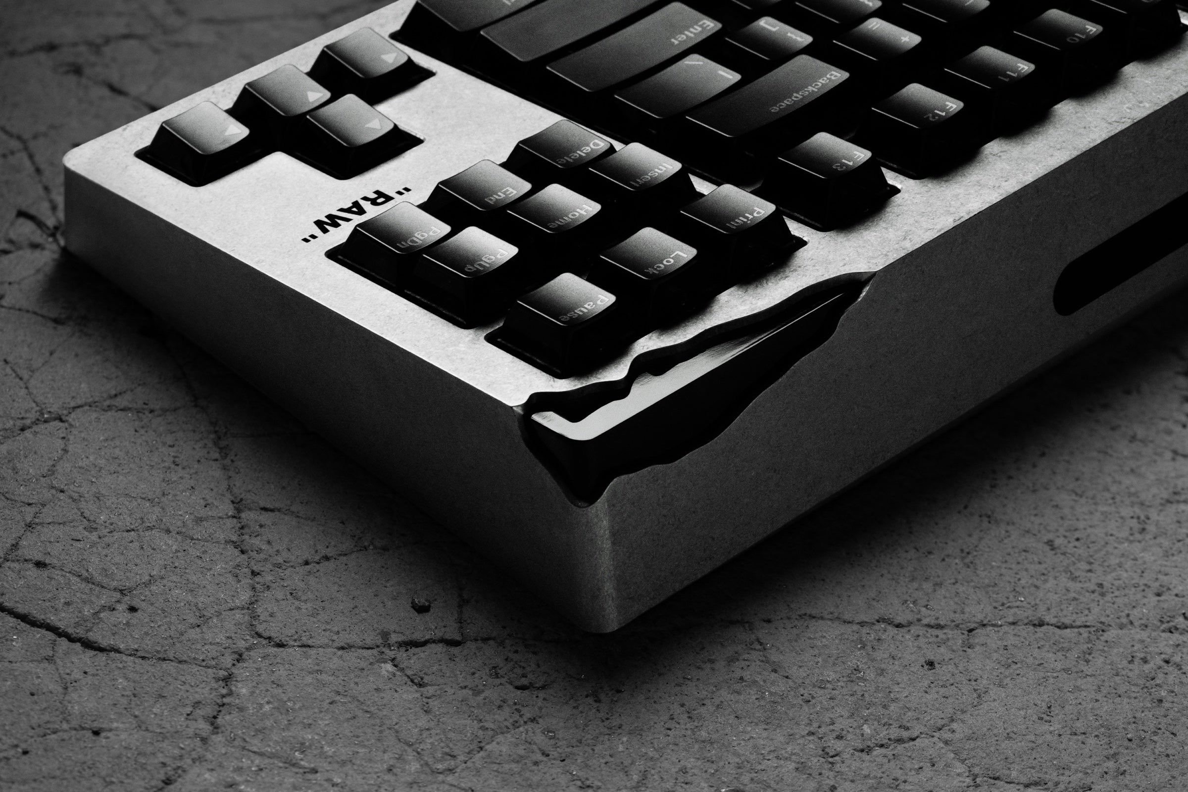Close view of the AM Relic 80 RAW stonewashed aluminum case and machined cutaway at the upper-right corner.