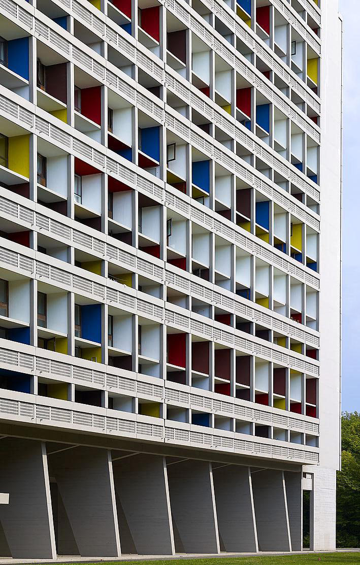 Colored loggias and raised supports on the façade of Unité d’Habitation in Marseille.